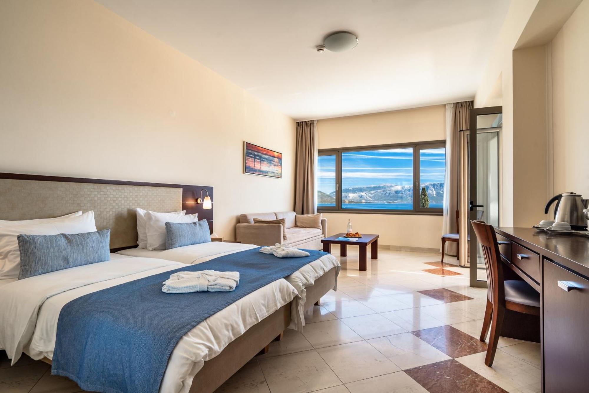 Porto Galini Seaside Resort & Spa 니키아나 외부 사진 A room at the hotel