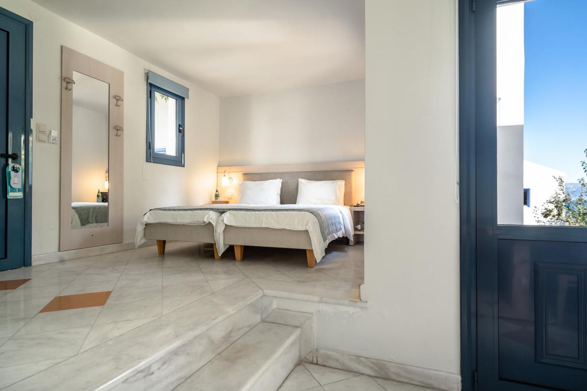 Porto Galini Seaside Resort & Spa 니키아나 외부 사진 A bedroom at the hotel